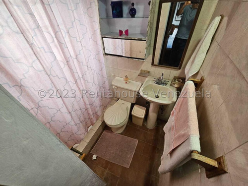 Bella Casa Tipo Chalet Holandés En Venta San Antonio De Los Altos 24-9993 Edf