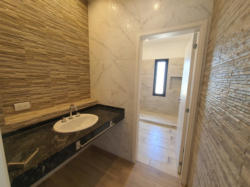Casa En Venta Ubicada En Barrio Nayades - Pinamar