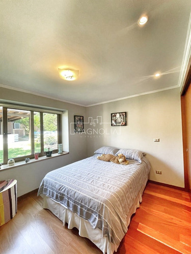 Casa En Venta De 5 Dorm. 4 Baños Mas Serv. En Piedra Roja