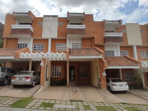 Townhouse En Urb. Mañongo Res Monte Plata - Naguanagua. Inth-017