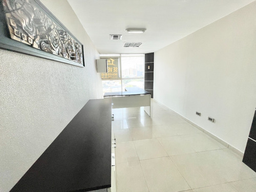 Oficina En Venta, Centro Comercial Empresarial Palm Beach, Lecheria