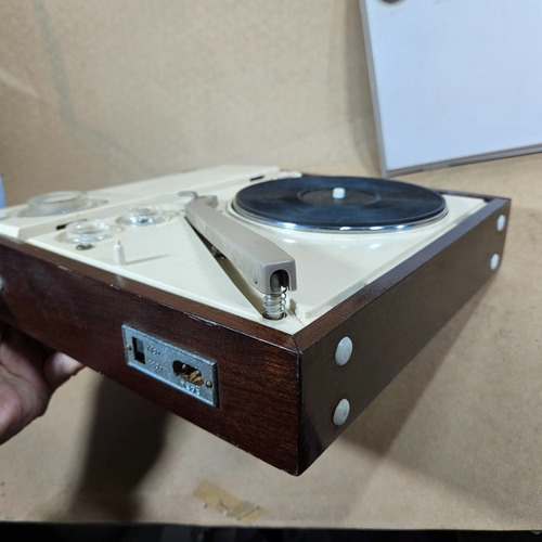 Rádio Vitrola Telestero Falta Agulha Sem Garantias Funcionar (Usado)