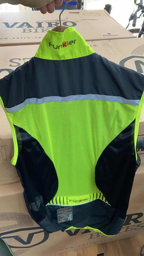 Imagen 2 de 5 de Chaleco Rompeviento Funkier Treviso Import - Urquiza Bikes