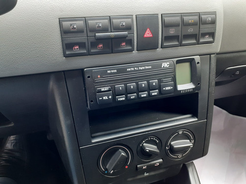 Imagem 10 de 15 de Volkswagen Gol 2001 1.0 16v Turbo 5p