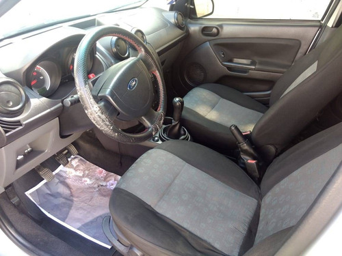 Imagem 8 de 10 de Ford Fiesta 1.6 Mpi Hatch 8v Flex 4p Manual