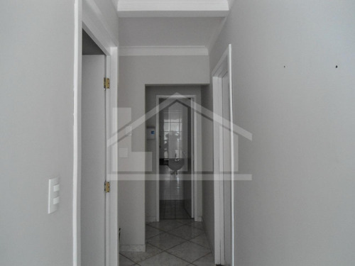 Sala, Qrts Para Para Aluguel, Com 32,00 M², No Santa Lúcia,vitória. - 221