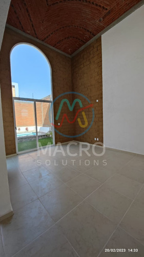 Casa En Venta Fracc. Tehuicil Con Jardín Amplio Y Alberca Escriturada