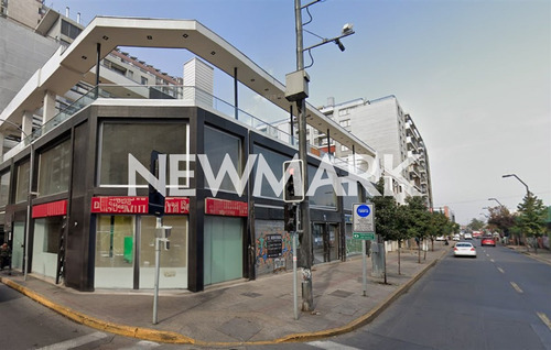 Local En Strip Center Con Alto Flujo Y Gran Exposición