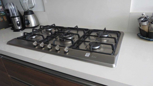 Exclusivo Y Amplio Departamento En Barrio Residencial .