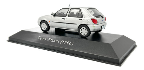Carros Inesquecíveis - Edição 94 - Ford Fiesta (1996) Prata