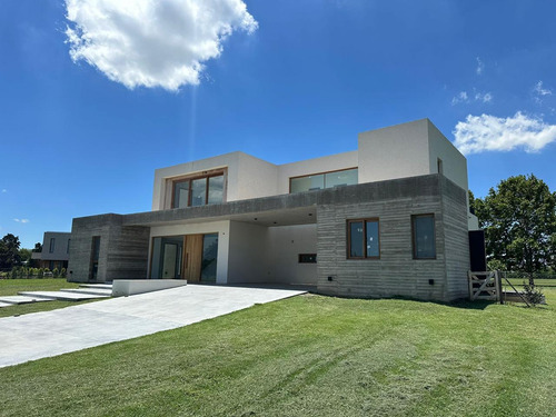 Casa En Venta - 4 Dormitorios 5 Baños - Cocheras - 387mts2 - El Milord, Pilar