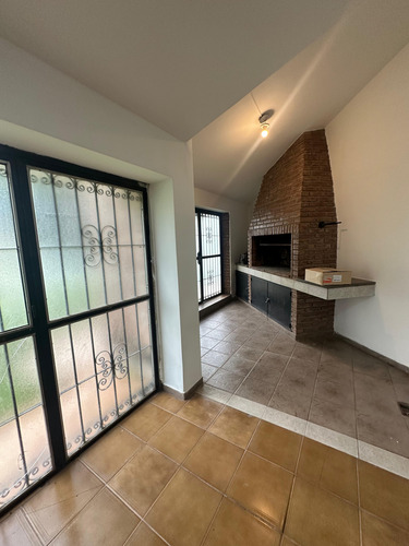 Casa Venta Arguello Amplia 3 Dormitorios Patio Enorme Pileta