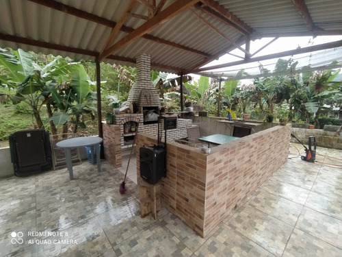 Chácara Com Duas Casas E Piscina