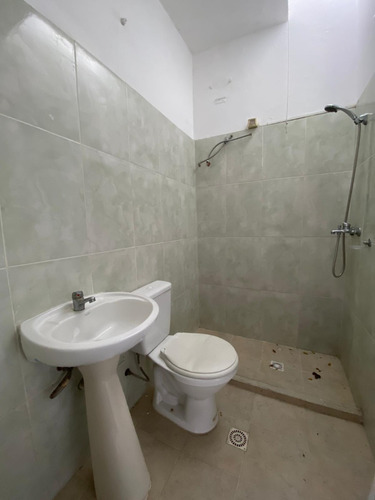 Lega Propiedades Alquila Apartamento Al Fondo Desarrollado En 2 Plantas De 2 Dormitorios.