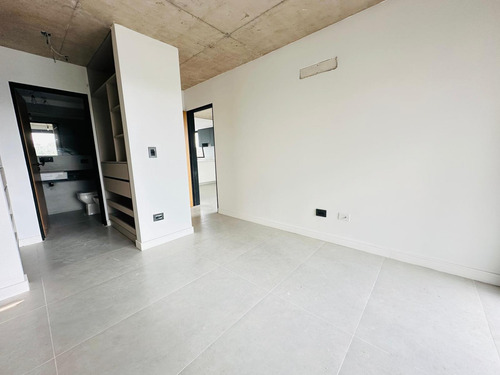 Departamento En Barrio Parque Leloir
