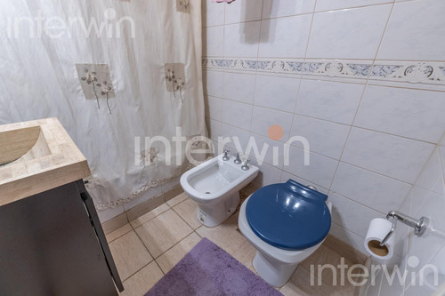 Departamento De 4 Ambientes Con Balcón En Balvanera - Venta.