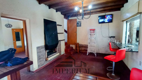 Venta De Casa De Tres Dormitorios, Garage Y Parrillero En Atahualpa