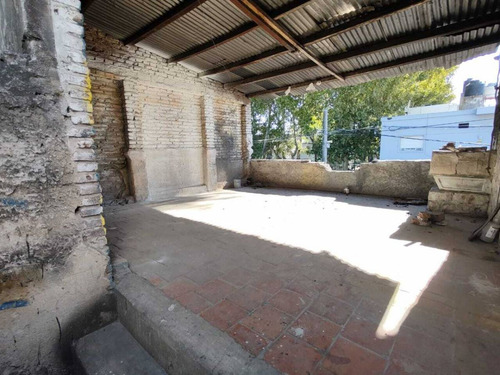 Galpon En Barrio Echesortu 162m2