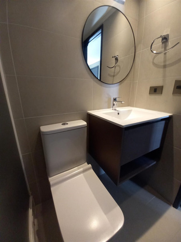 Departamento En Venta De 2 Dorm. Completamente Remodelado