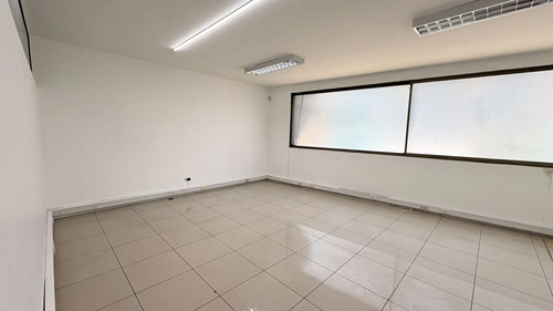Local Alto Tráfico Av. Apoquindo Las Condes 214 Mt2 Totale