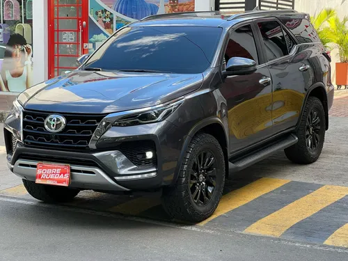 Toyota Fortuner 2.7l Mid