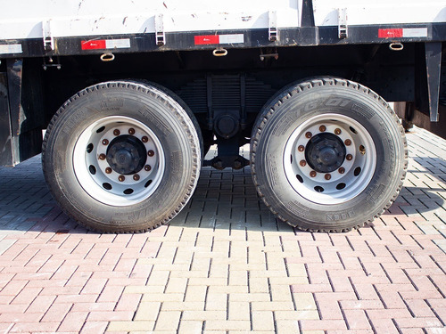Imagem 16 de 21 de Vw 26280 Manual 6x4 Com Munck Aiz 45.000 2021 =iveco, Scania