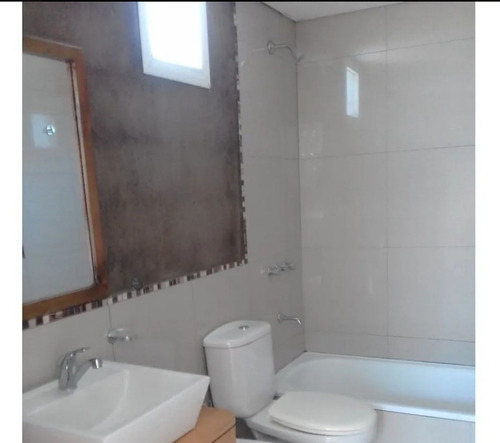Imagen 4 de 10 de Depto 2 Amb Al Frente 50 M2 - ¡ Amplio Balcon ! - San Justo Centro