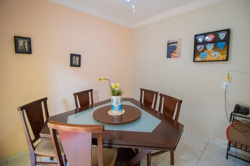 Imagem 2 de 10 de Casa Com 4 Dormitórios À Venda, 196 M² Por R$ 630.000,00 - Aeroporto - Londrina/pr - Ca0456