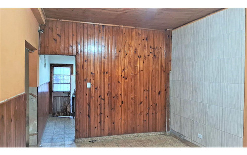 Casa En Venta - 2 Dormitorios 1 Baño - 153mts2 - Morón