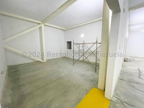Casa Comercial En Alquiler Chuao Mls #24-21398 Bm