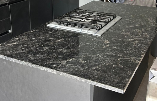 Mesada Granito Negro Boreal, Silverstone Negro Con Vetas