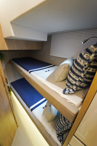 Lancha Nx 50 Invictus Design, Navegabilidade, 24 Pessoas