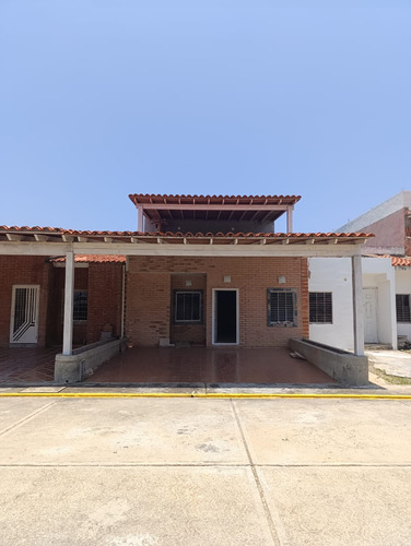Casa En Venta En Villa De Los Juanes Tucacas 150 Mts2 (hg)