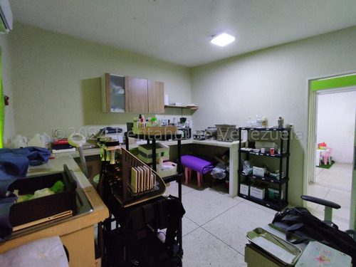 Jip 25-13611. Rent-a-house Vende Casa Comercial De 600 Mts2, Amplios Espacios Y Luz Natural, Ideal Para Clinicas, Consultorios, Guarderias, Colegios. San Juan De Los Moros, Guarico