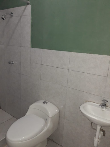Alquilo Habitación Individual Amoblada 1ra. Et. Los Algarrobos Piura Piura (ref. Coliseo Deportivo)