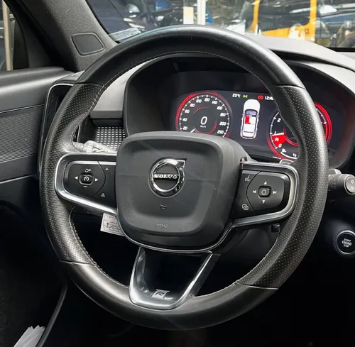 Volvo XC40 2.0 T4 R-DESIGN