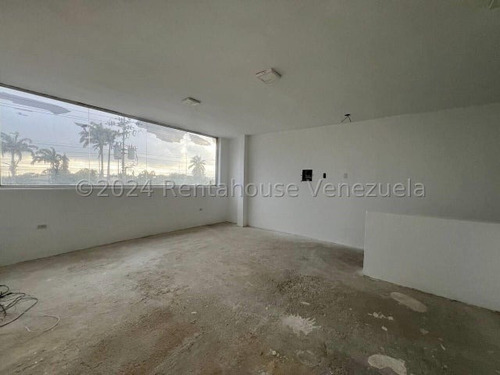 25-4710 Rahdeleste Vende Local Comercial Una Excelente Oportunidad De Inversión En Zona De Crecimiento En Cabudare, 25-4710 Av Intercomunal Muy Cercano A Mundo Traki En Centro Comercial Con Seguridad