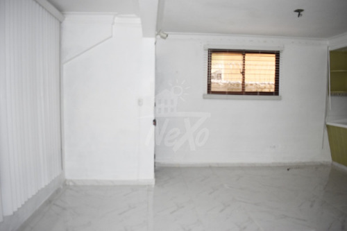 Casa De 2 Niveles En Venta, Ubicada En El Paraíso, Santiago (hfc-234)