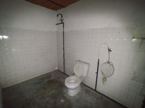 Imagen 19 de 20 de Marisol Castro Vende Galpón Con Once (11) Locales En Av. Fernando Figueredo | Valencia | A Pocos Metros Del Centro De Valencia | Fog-149 Marisol 04244923040
