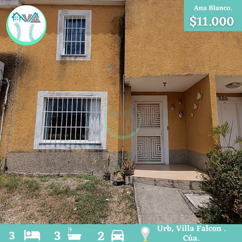  Townhouse En Venta Ubicada En La Urb Villa Falcon