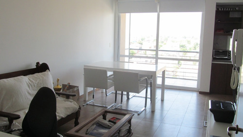 Imagen 3 de 14 de Departamento 2 Ambientes Con Balcon Y Vistas En Saenz Peña