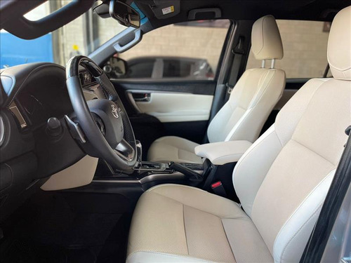 Toyota Hilux SW4 2.8 D-4d Turbo Diesel Diamond 7l Automatico