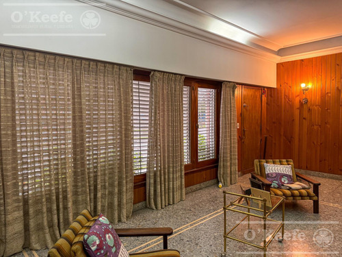 Casa En Venta De 4 Ambientes, Bernal.