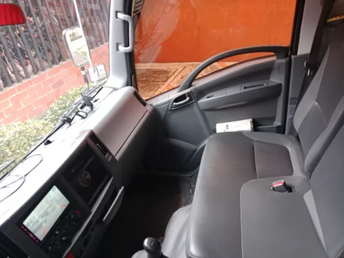 Camion De Carrocería Estacas ,poco Uso Unico Dueño ,