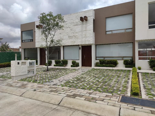Imagen 3 de 14 de Hermosa Casa Con Amplio Jardín A 15 Min De Galerías Metepec