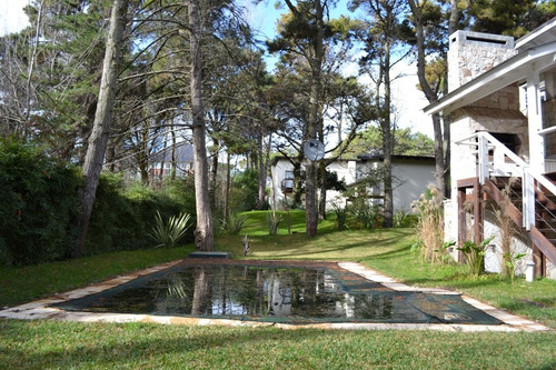 Venta De Casa En Carilo A Tres Cuadras Del Mar