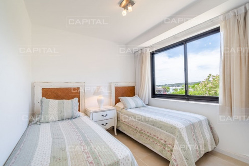 Amplio Departamento En Venta De Tres Dormitorios Más Dependencia Y Parrillero De Uso Exclusivo, Punta Ballena- Ref: 30286