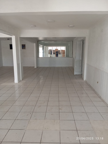 Propiedad Comercial Avda. Pajaritos Con San José.-