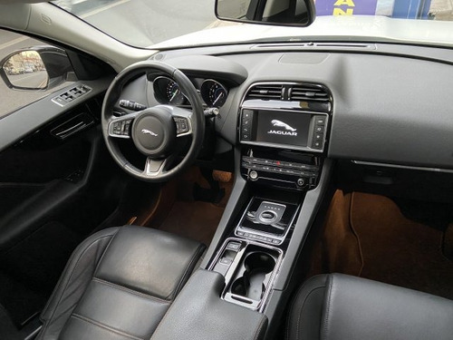 Imagem 10 de 15 de F-pace 2.0 16v Ingenium Prestige Awd 4p Automático