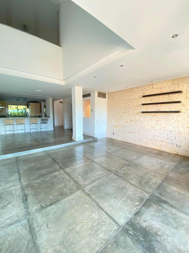 Vendo Exclusivo Townhouse En Altos De Guataparo Valencia